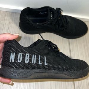 NOBULL Women’s low black trainer size 7.5